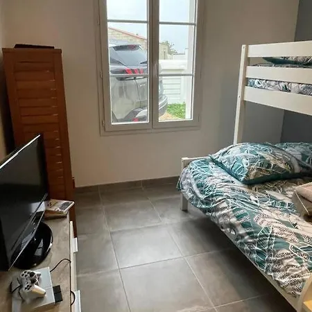Holiday home Maison Moderne A Saint-denis